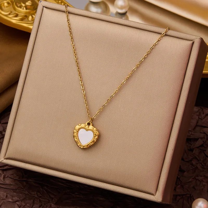 Vintage Gold Heart Locket Necklace – Ornate Heart Locket Necklace for Women - Trendymus