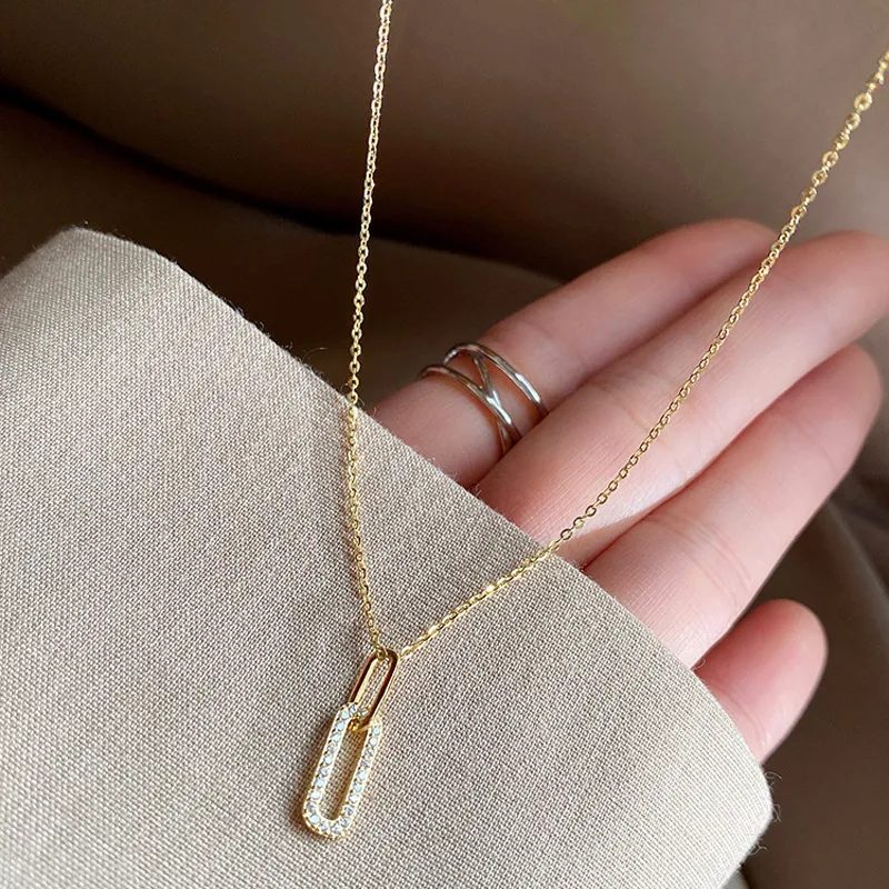 Gold Interlocking Paperclip Necklace – Paperclip Necklace Gold with Crystal Pavé Pendant - Trendymus