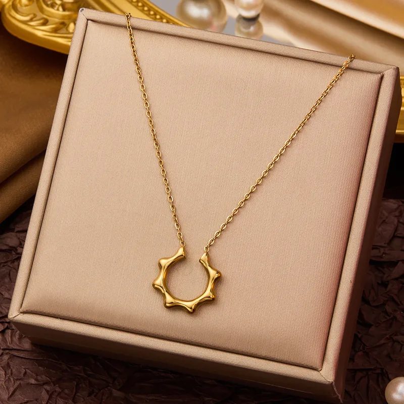 Abstract Sunburst Open Circle Necklace – Gold Statement Pendant with Modern Texture - Trendymus