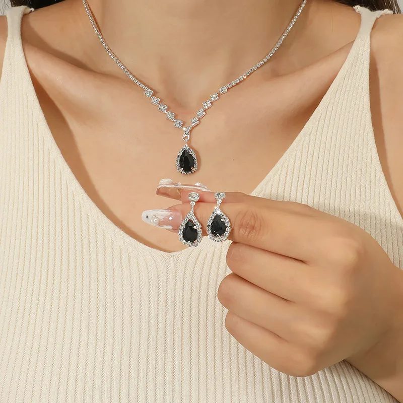 Noir Elegance Silver-Tone Teardrop Jewelry Set - Black and Silver Pendant Set with Matching Earrings - Trendymus